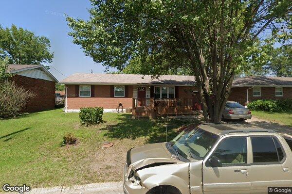 Property Image of 15 FONTAINEBLEAU DR